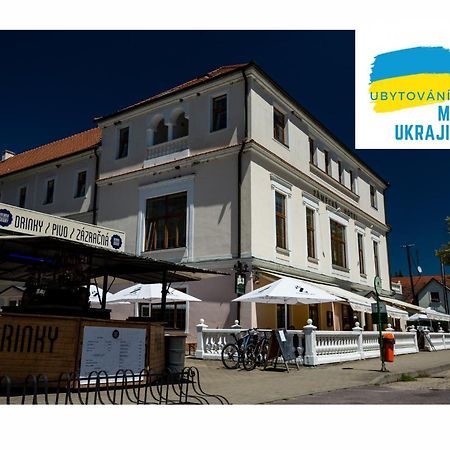 Grandhotel Sluchatko - Ex Zamecky Hotel Vranov nad Dyjí Buitenkant foto