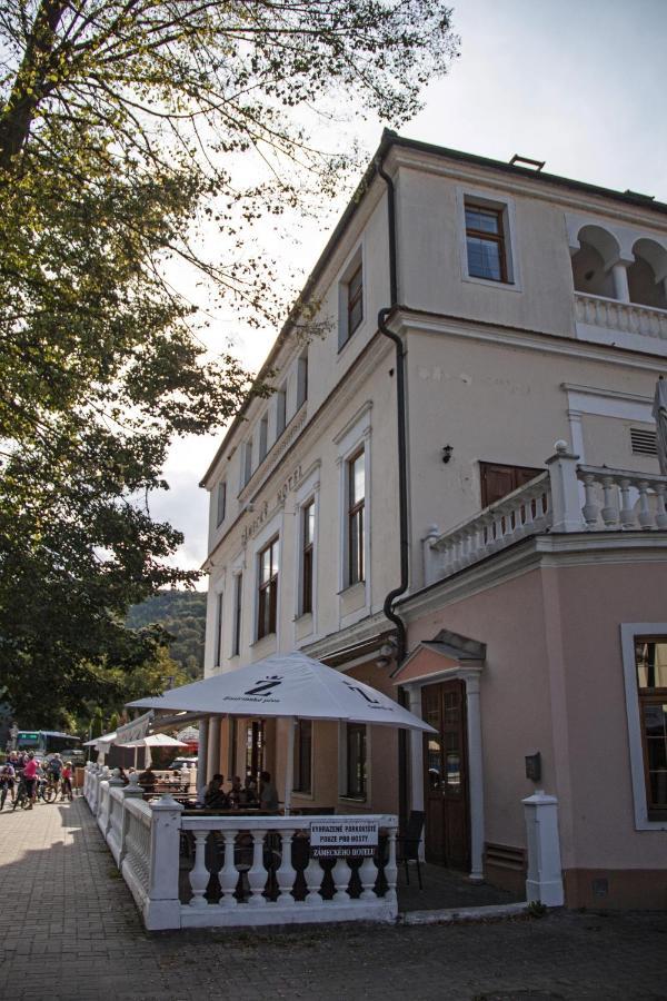 Grandhotel Sluchatko - Ex Zamecky Hotel Vranov nad Dyjí Buitenkant foto