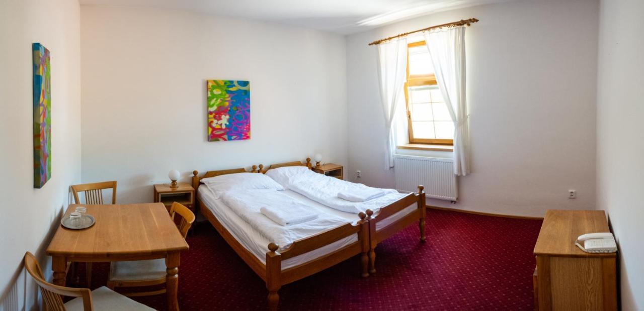 Grandhotel Sluchatko - Ex Zamecky Hotel Vranov nad Dyjí Buitenkant foto